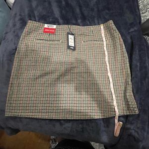 Adorable plaid skirt